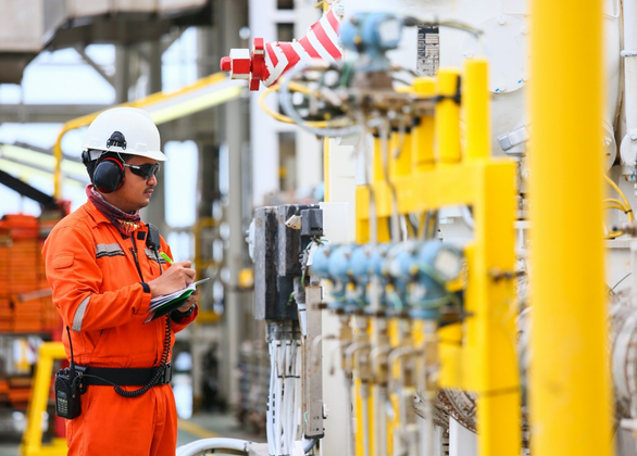 Operator recording operation of oil and gas process at oil and rig plant